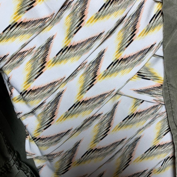 White House Black Market pattern tank - Picture 4 of 5